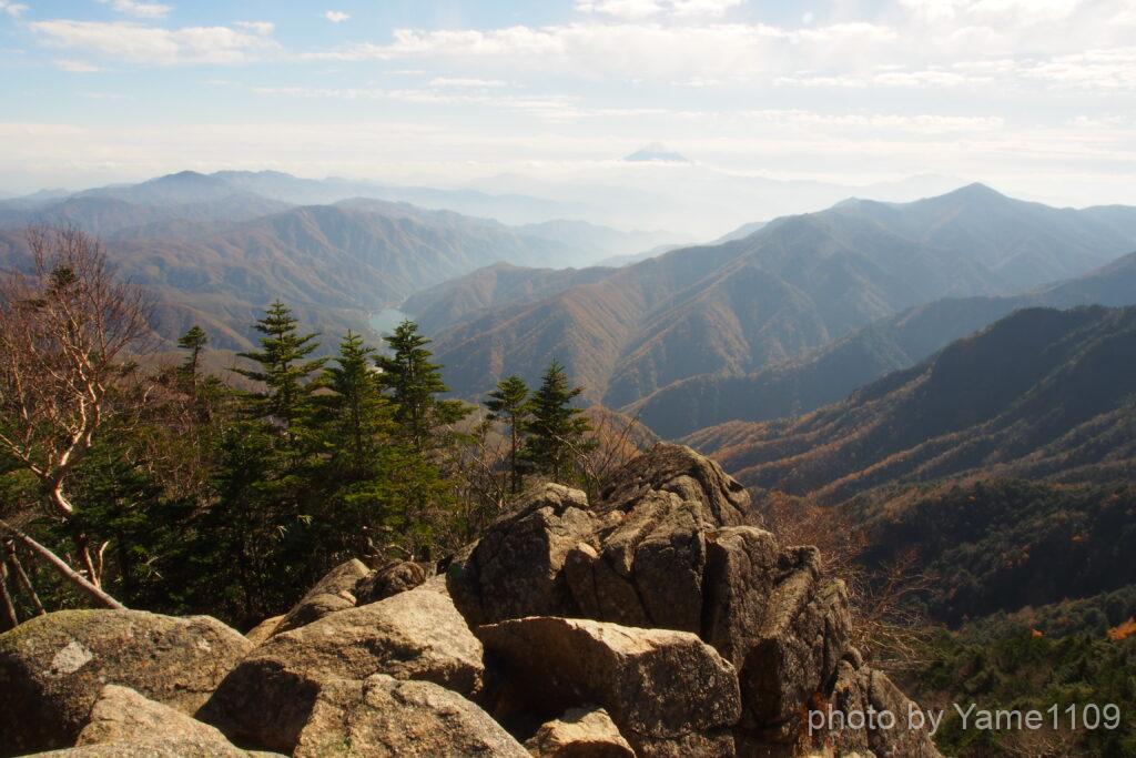 甲武信ケ岳登山の途中の展望