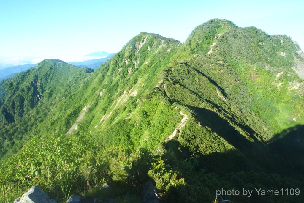 霞沢岳の稜線