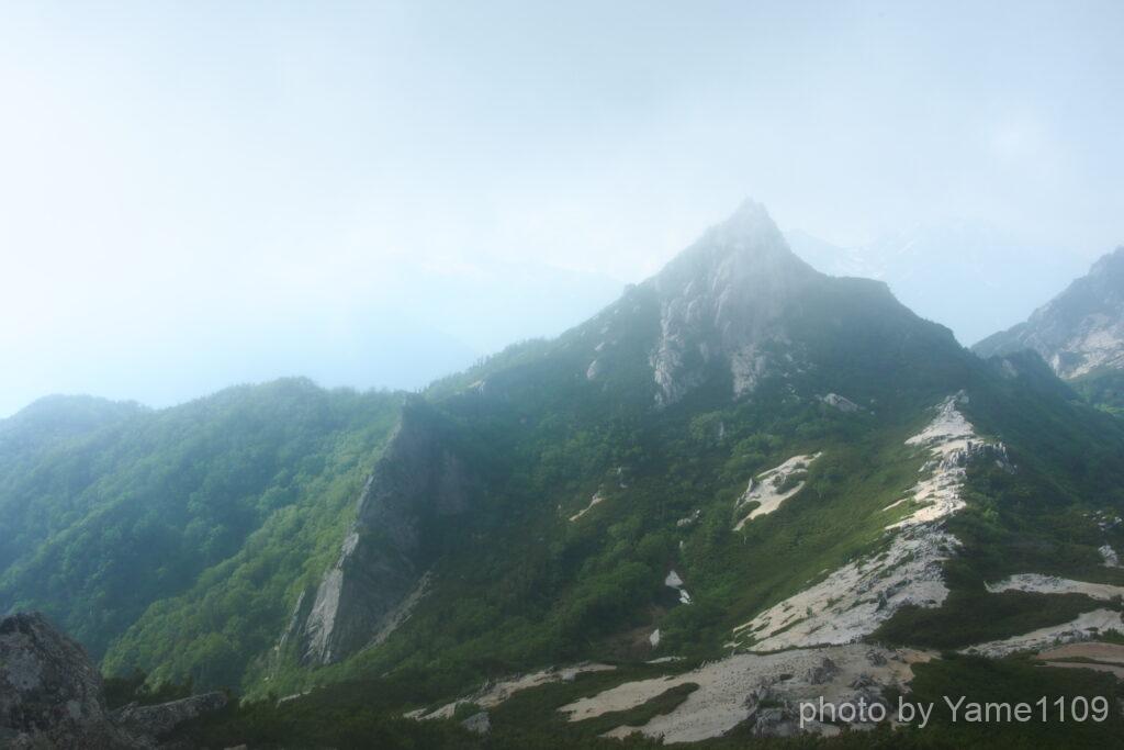 霧の烏帽子岳