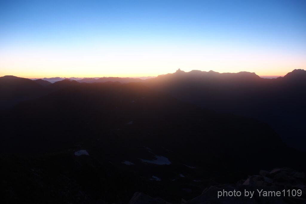 笠ヶ岳山頂 夜明け前