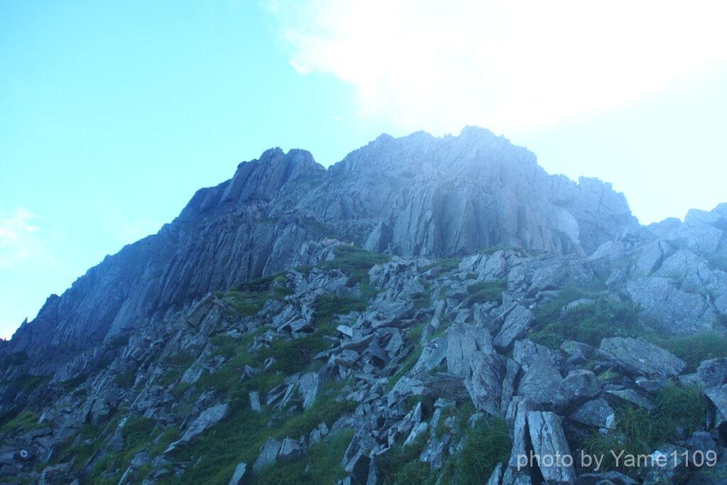 南岳の岩壁